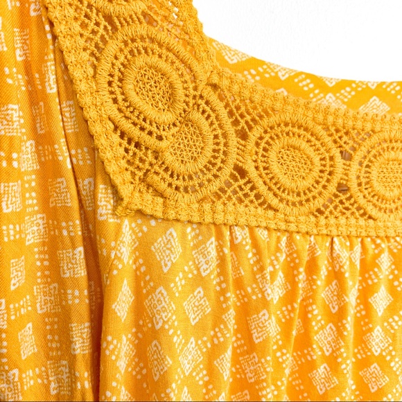Old Navy Yellow & White Patterned Short Sleeve - Picture 4 of 10